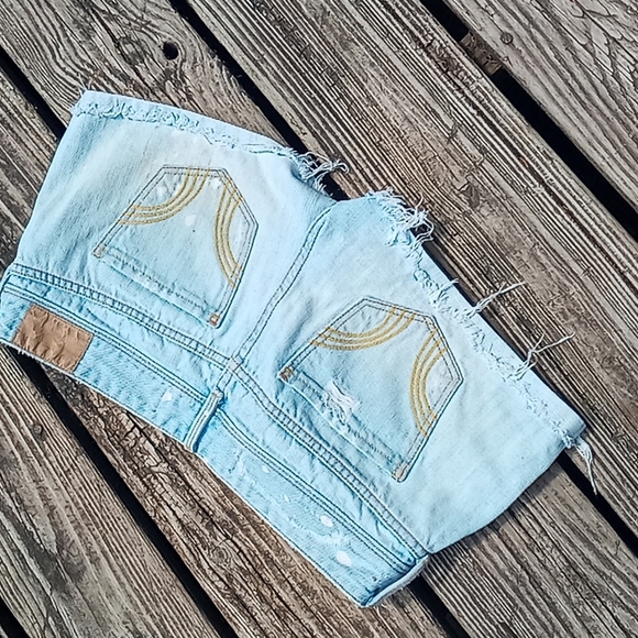 Hollister distressed cutoff splatter short shorts booty shorts EUC - Picture 5 of 5